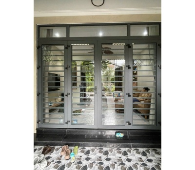 CỬA ĐI XINGFA 4 CÁNH - GẮN KHUNG BẢO VỆ
